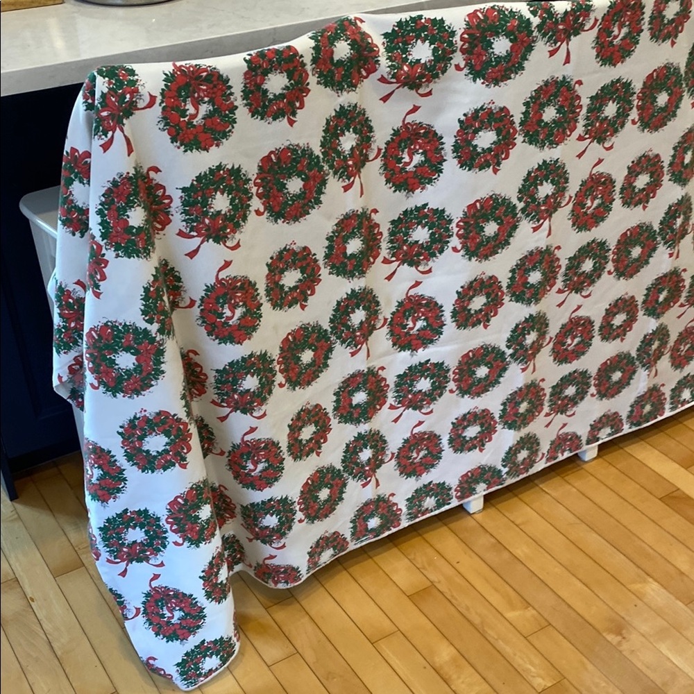 Festive Holiday Large Wreath Tablecloth in White/Green/Red SIZE W:59.5” L:102”